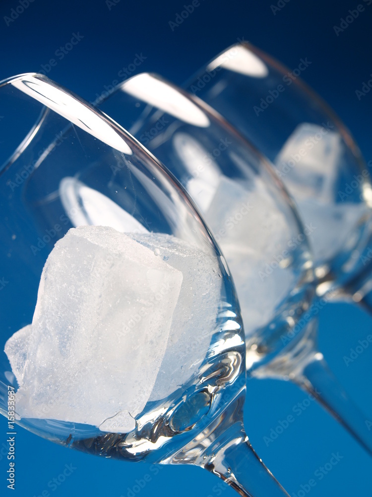 Glasses with ice cubec