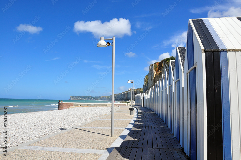 cabines de plage alignées