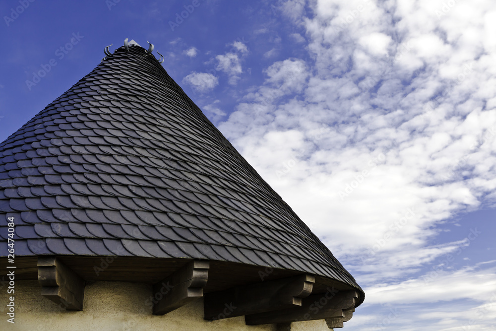 Schieferdach auf einem Turm