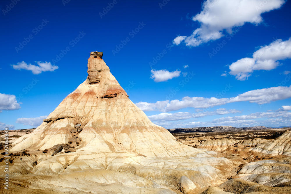 paisaje desertico con montaña