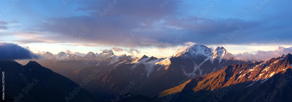 山脉全景