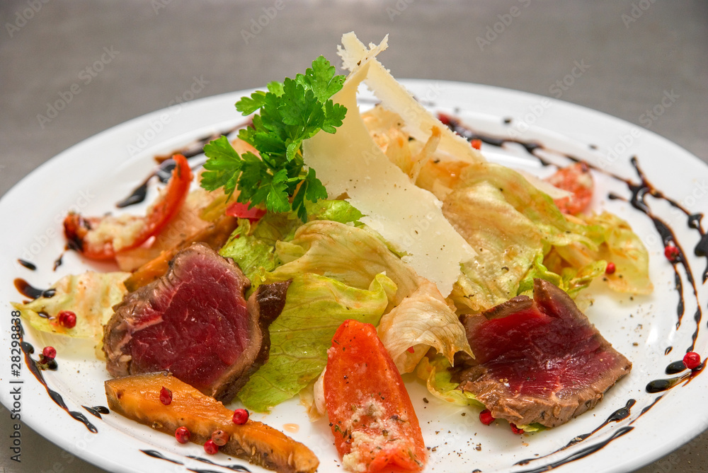 salad with roast beef