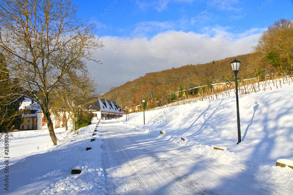 Gehweg im Winter