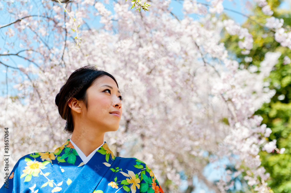 日本和服女人与樱花