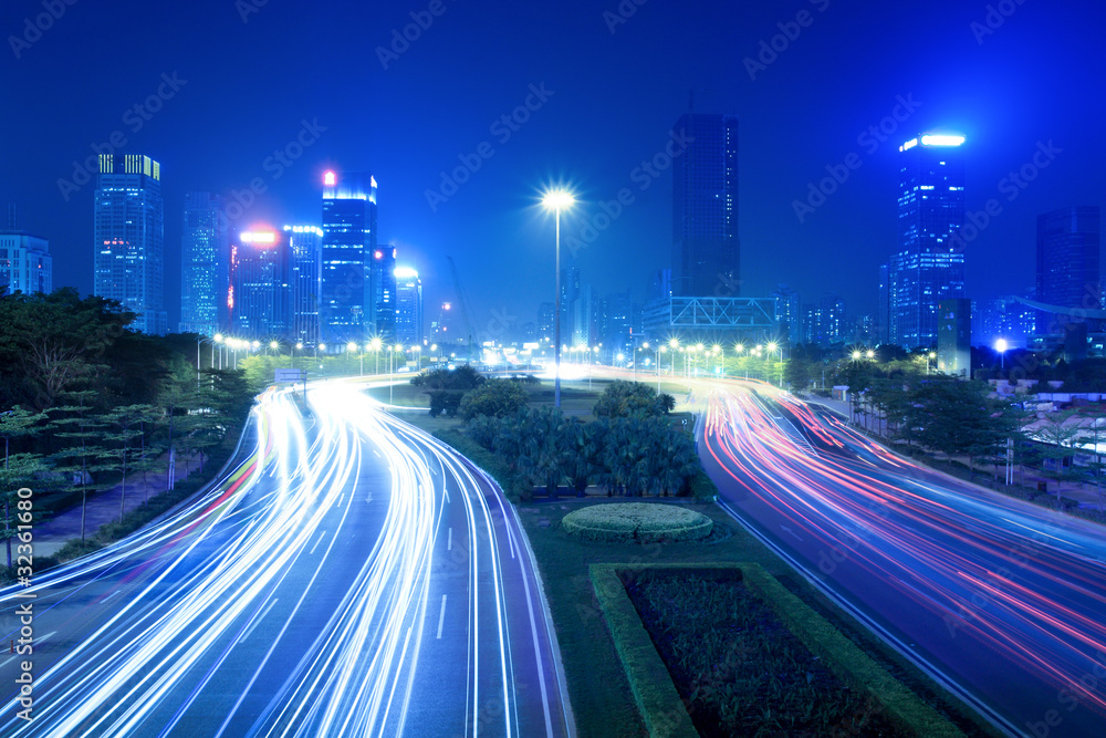 城市夜间交通景观