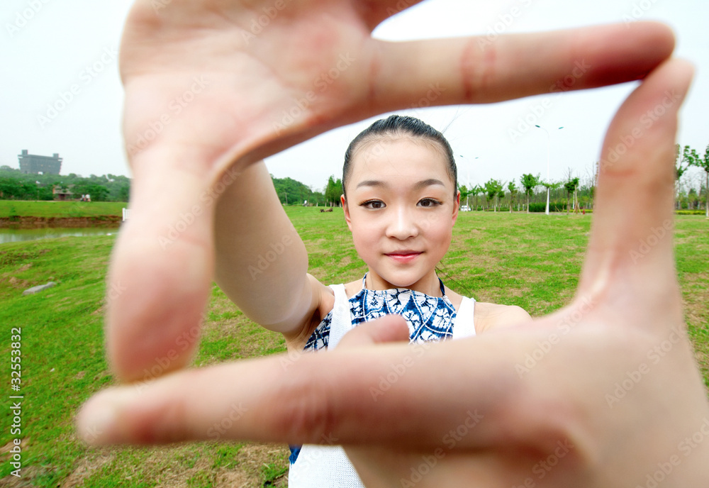 美丽女孩户外拍摄