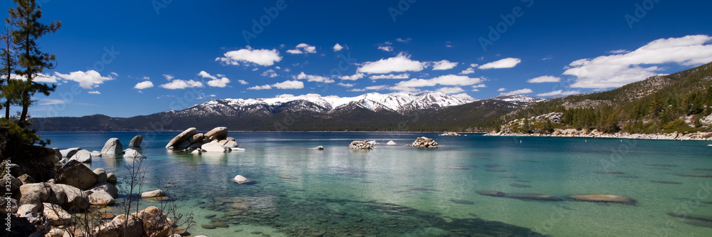 太浩湖全景