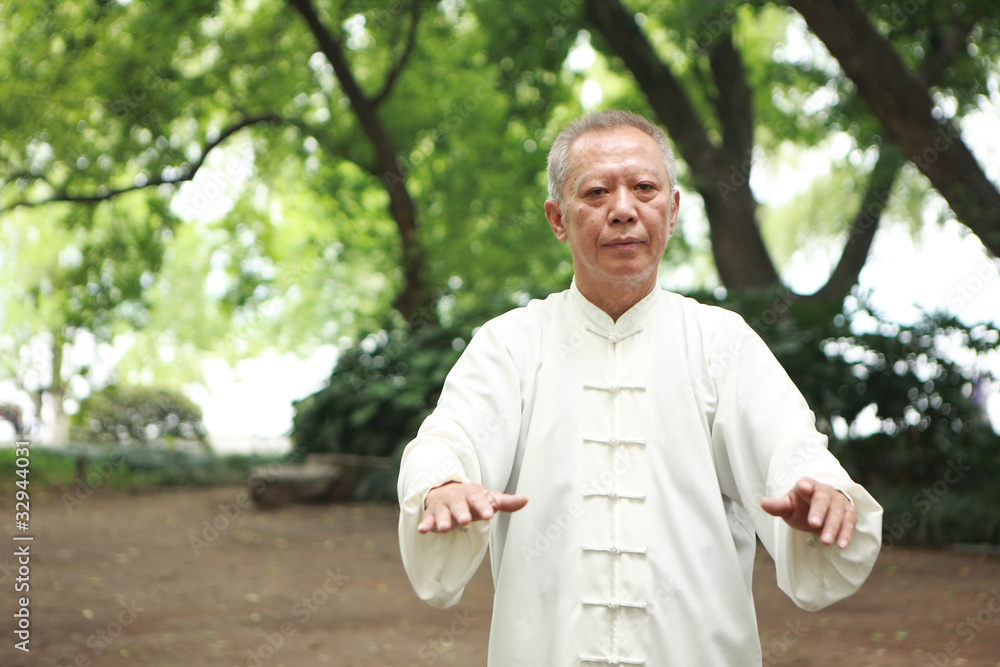 chinese do taichi outside