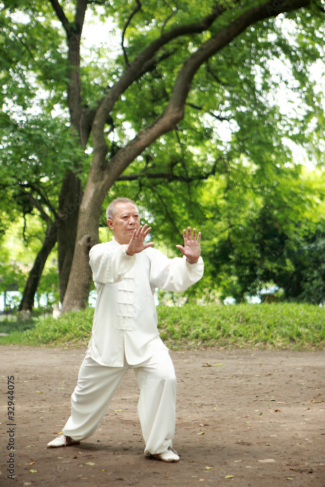 中国人在外面打太极