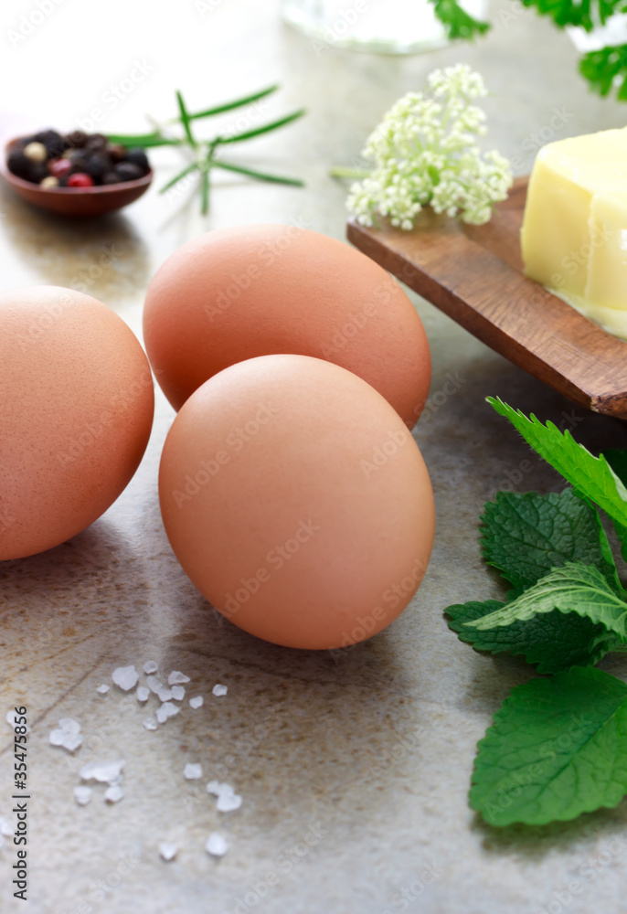 Eggs with herbs, peppercorn and butter