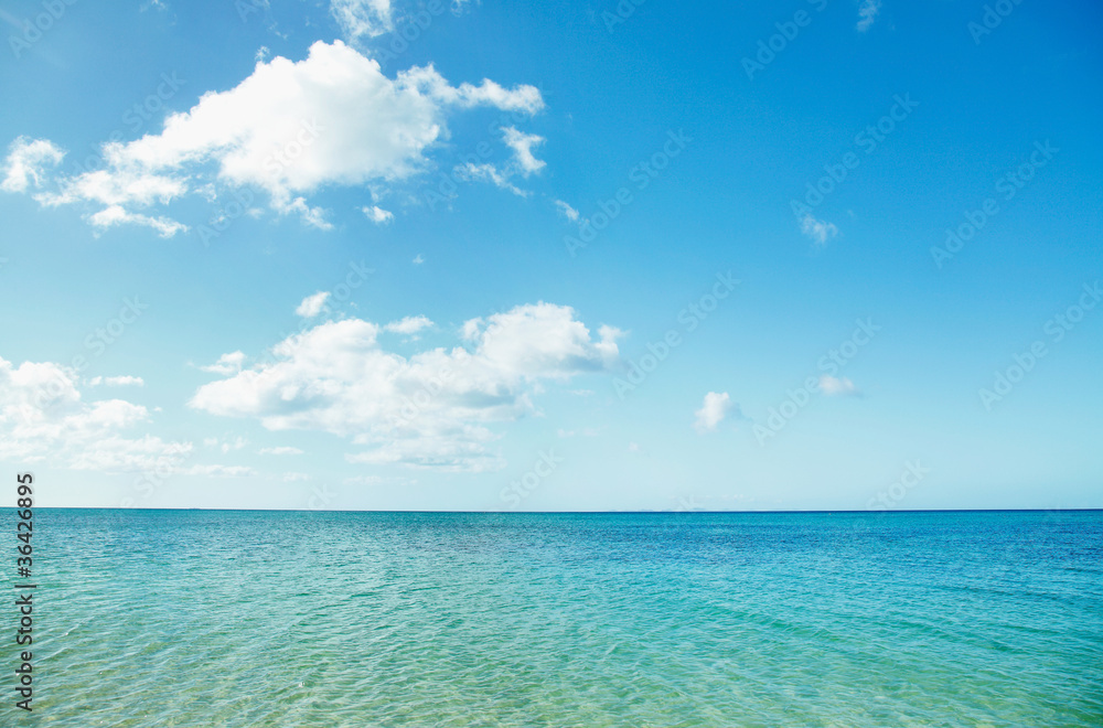 沖縄の海と青空