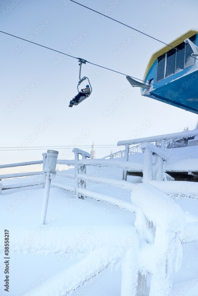 冬季滑雪缆车