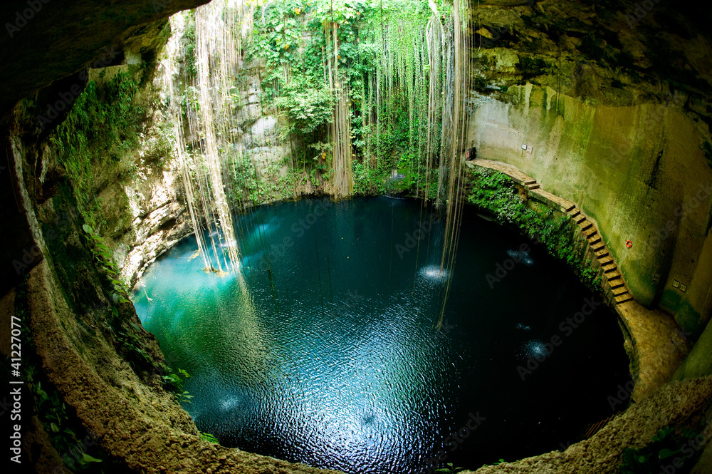 墨西哥奇琴伊察Ik Kil Cenote