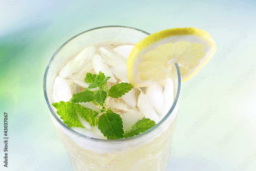 Ice-cold Lemonade