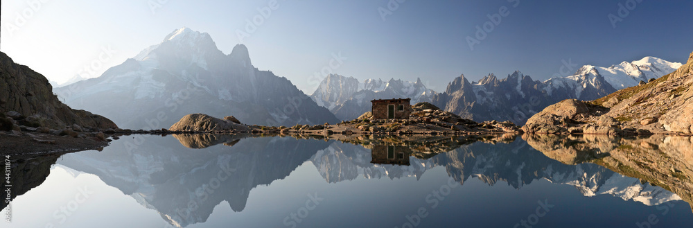 Monte Bianco e Alpi riflesse nel Lago Bianco