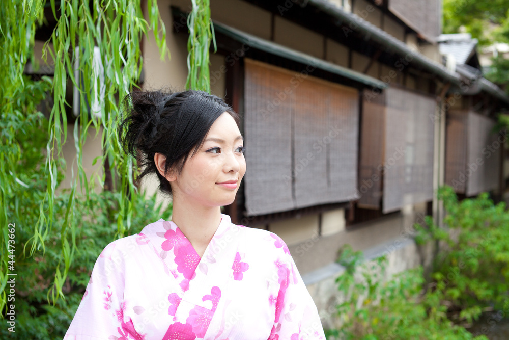 japanese kimono woman in kyoto