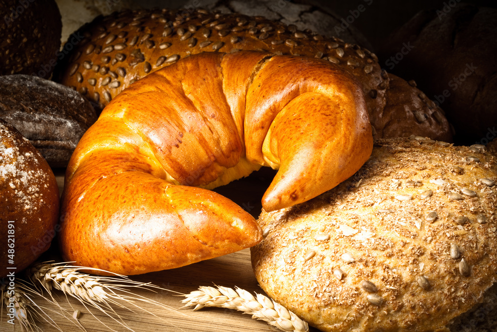 coissant, bread and buns