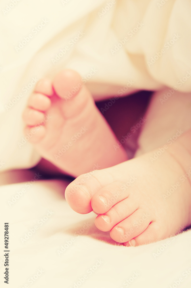 feet of  newborn baby sleeping