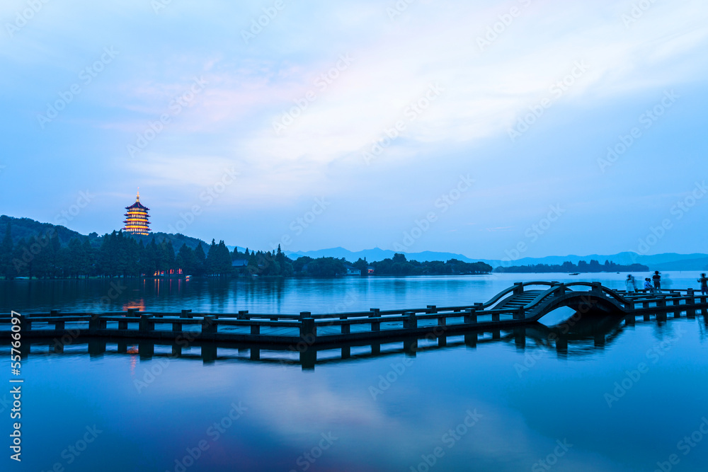 西湖日落景观