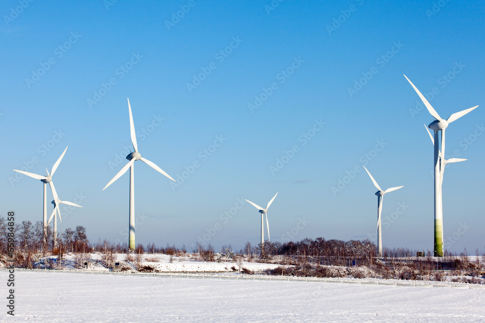 Windpark im Winter