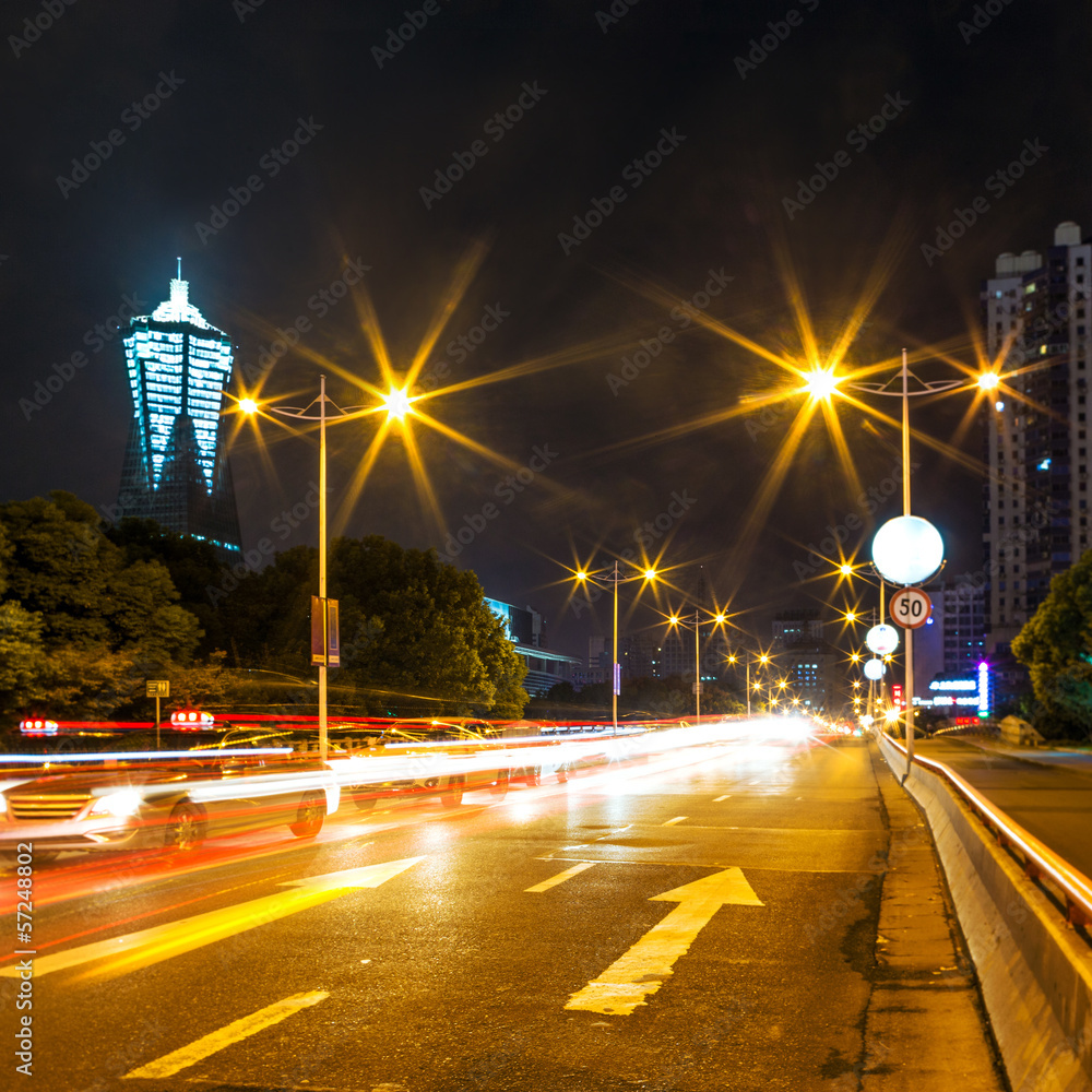 夜间城市交通