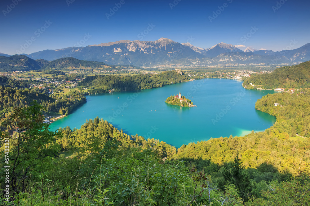 欧洲斯洛文尼亚朱利安阿尔卑斯山Bled湖全景