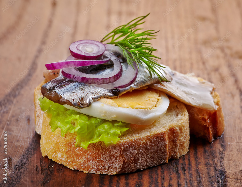 bread with anchovies and egg