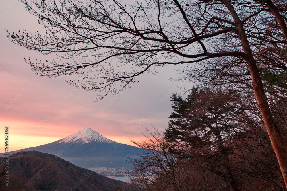 富士山冬季日出时间，清晨的天空