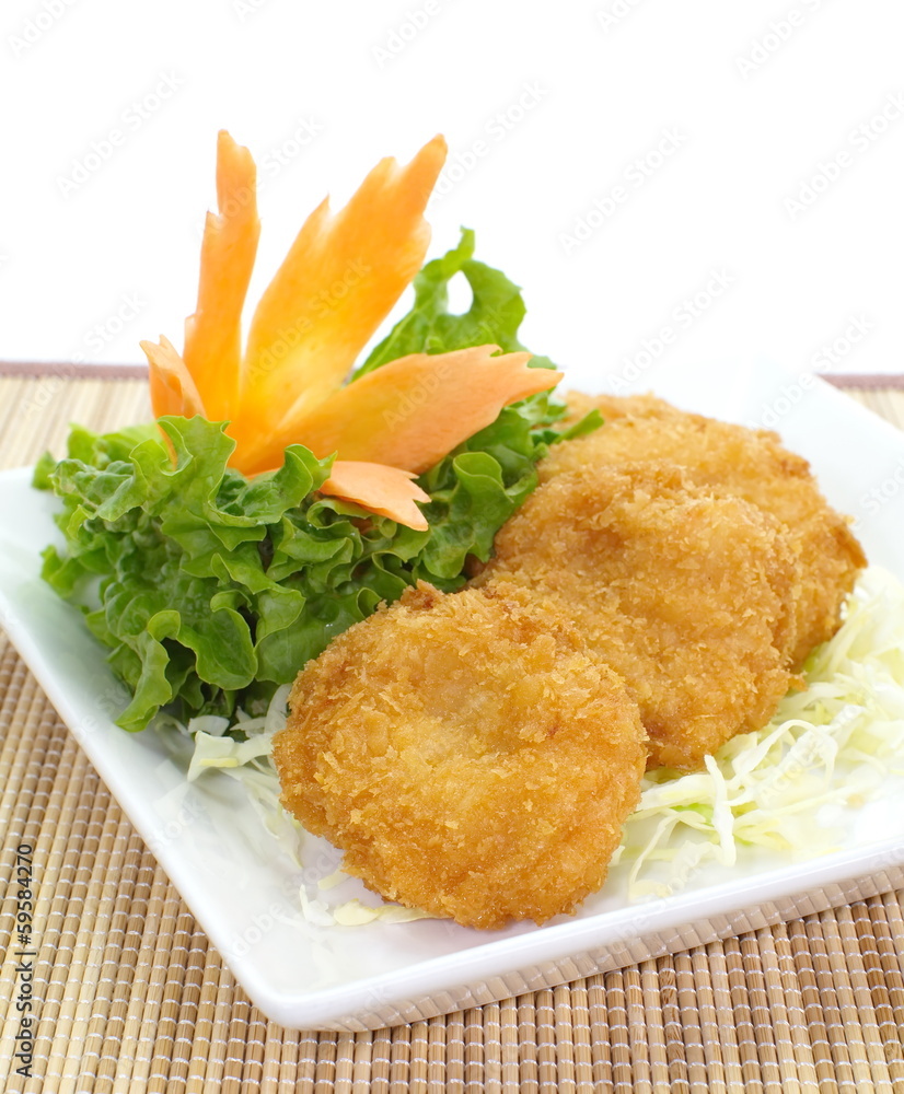 绿色蔬菜炒虾饼