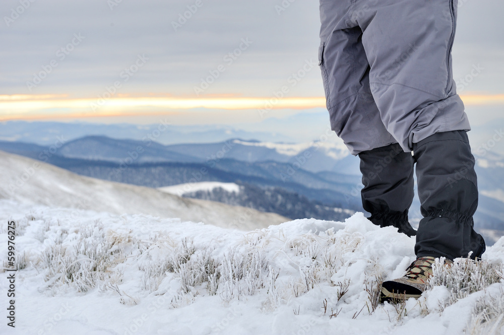 男子登山、探险和锻炼