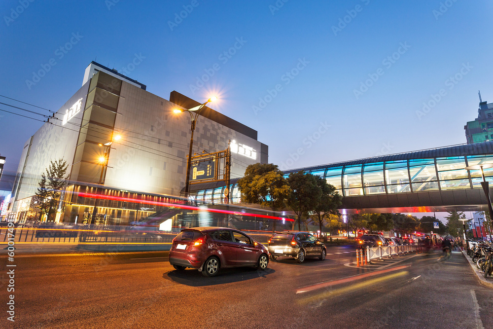 现代城市世纪大道夜景