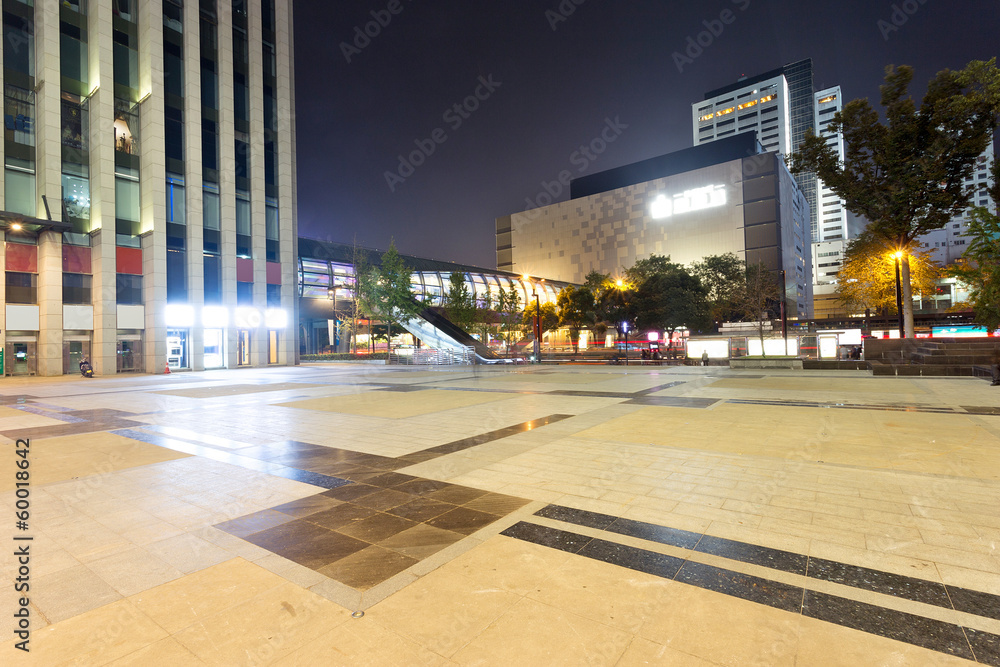 现代城市广场夜景