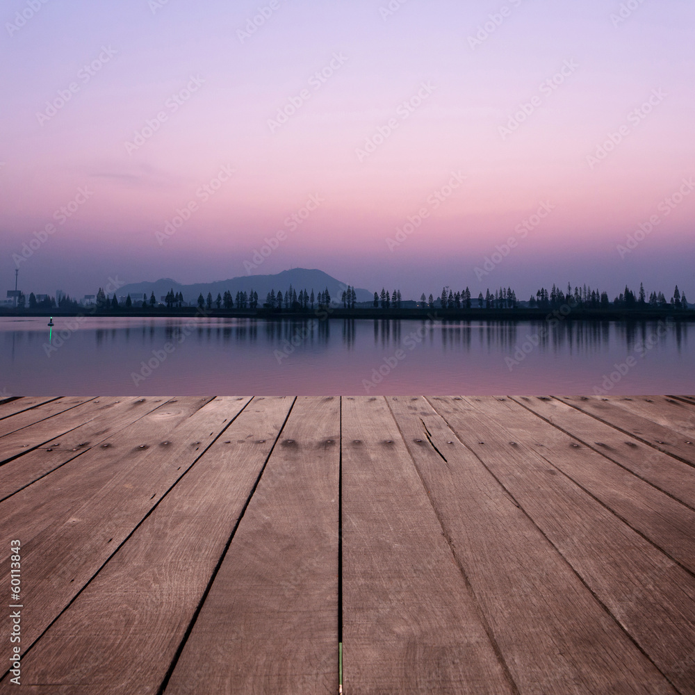 日落湖景