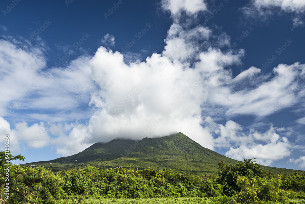 尼维斯峰，加勒比海的火山