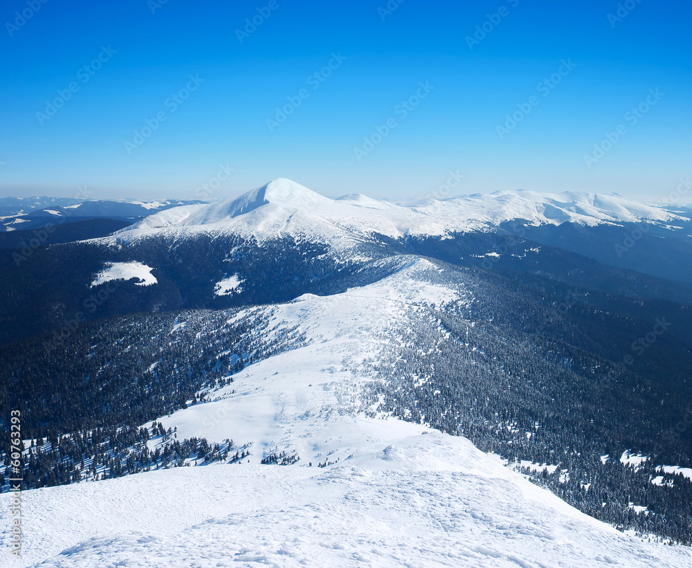 冬天的高山。