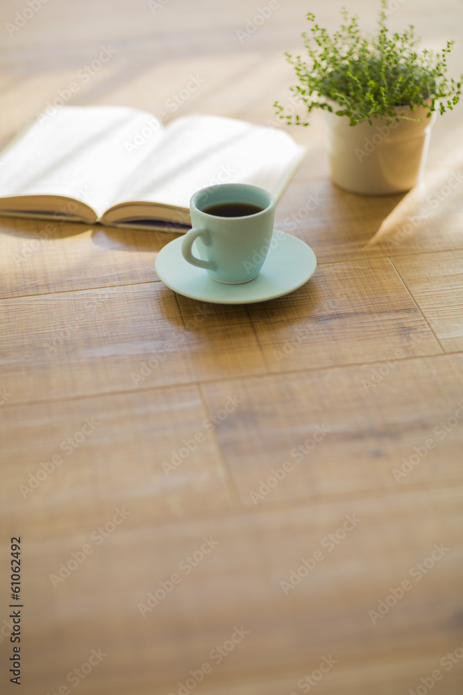 コーヒーと本と観葉植物