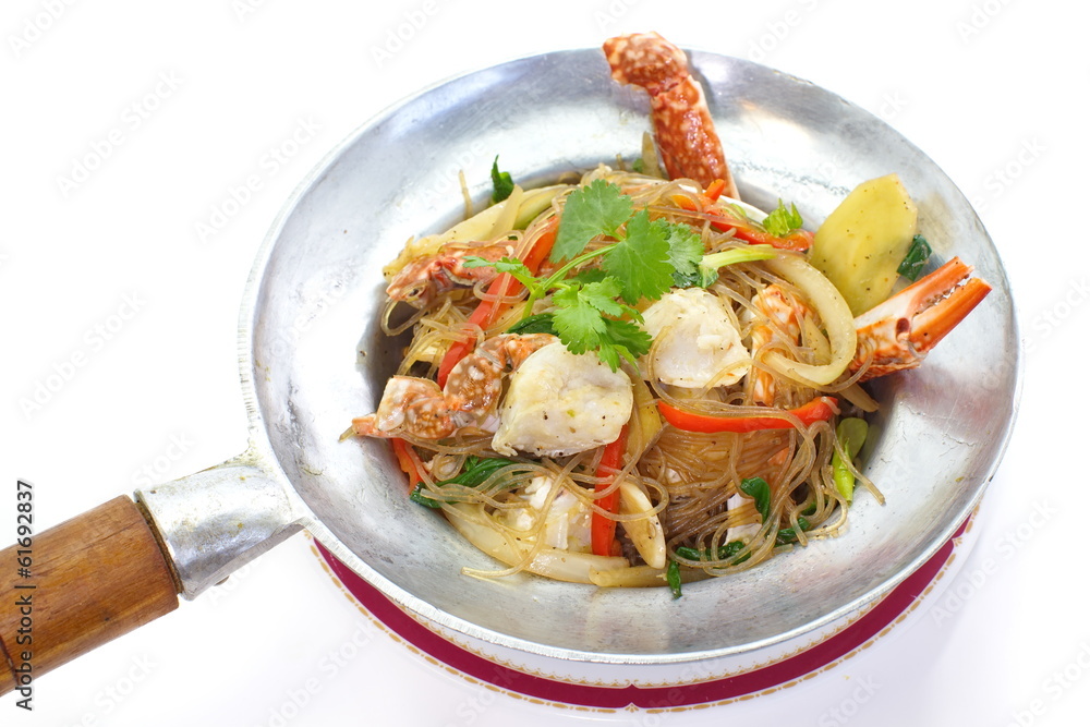 fried Crab and grass noodles served on the pan