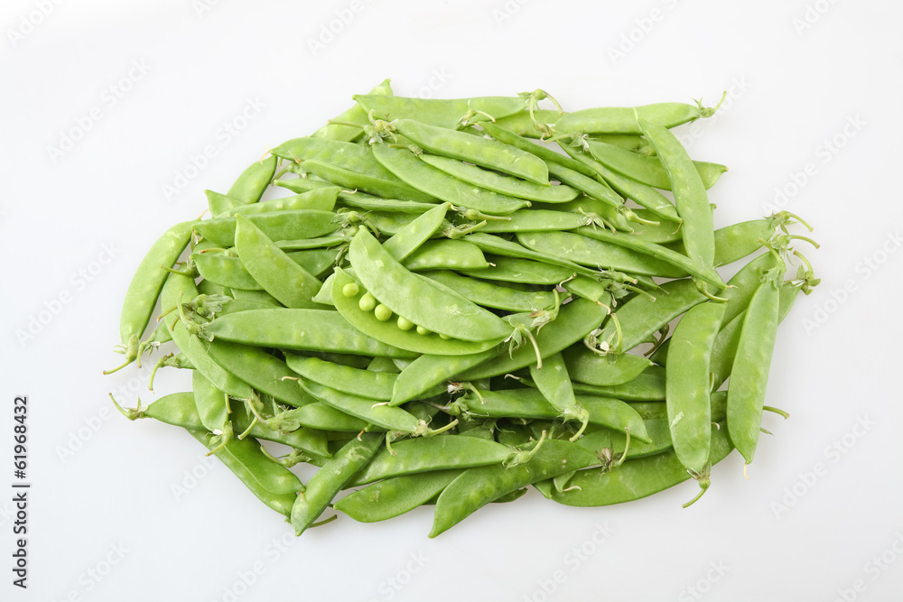 a pile of snow peas