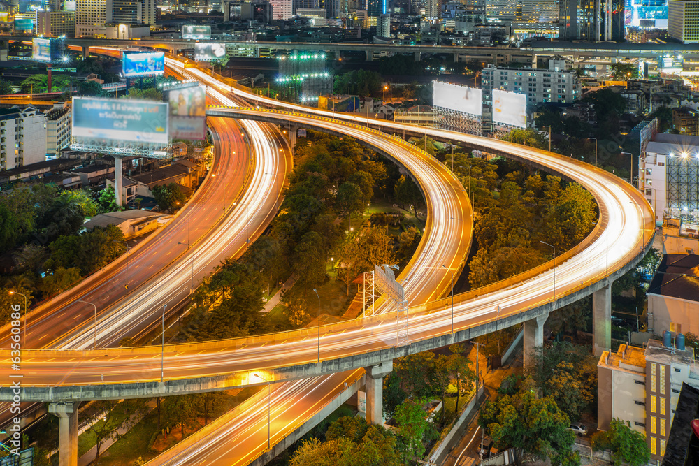 交通繁忙的曼谷城市夜景