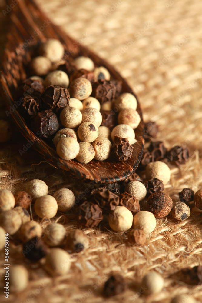 close up of the white pepper and black pepper.