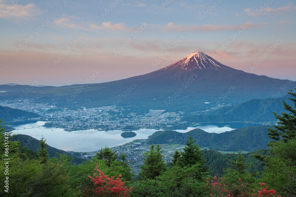 山梨县河口湖夏季富士山