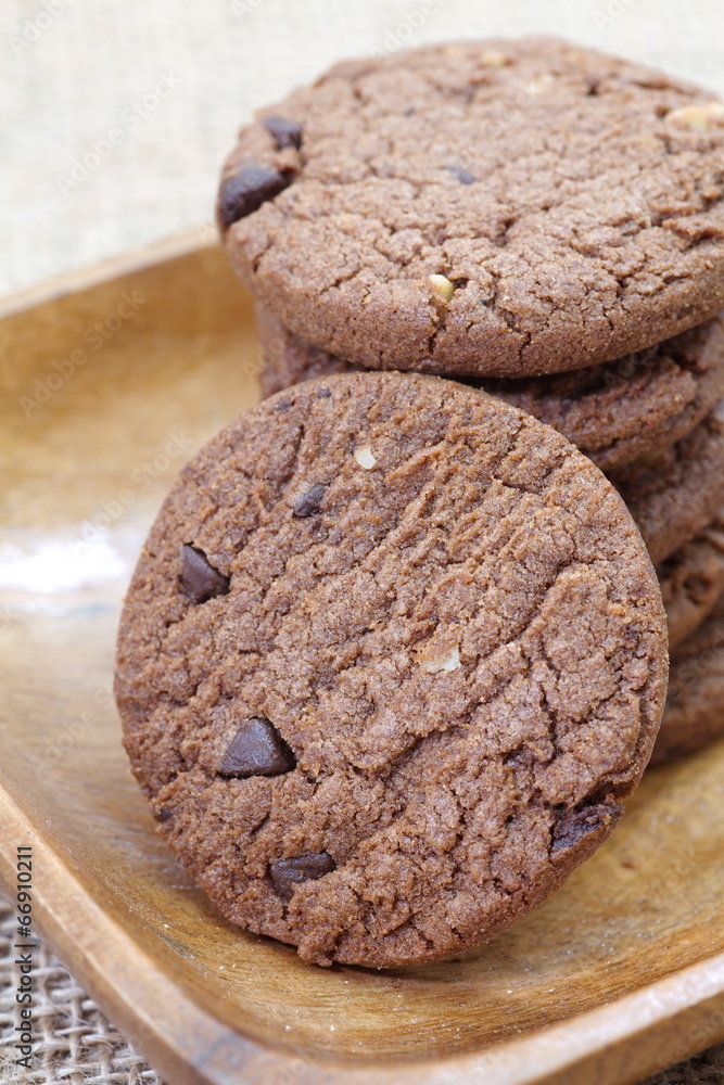 macadamia nut cookies with chocolate