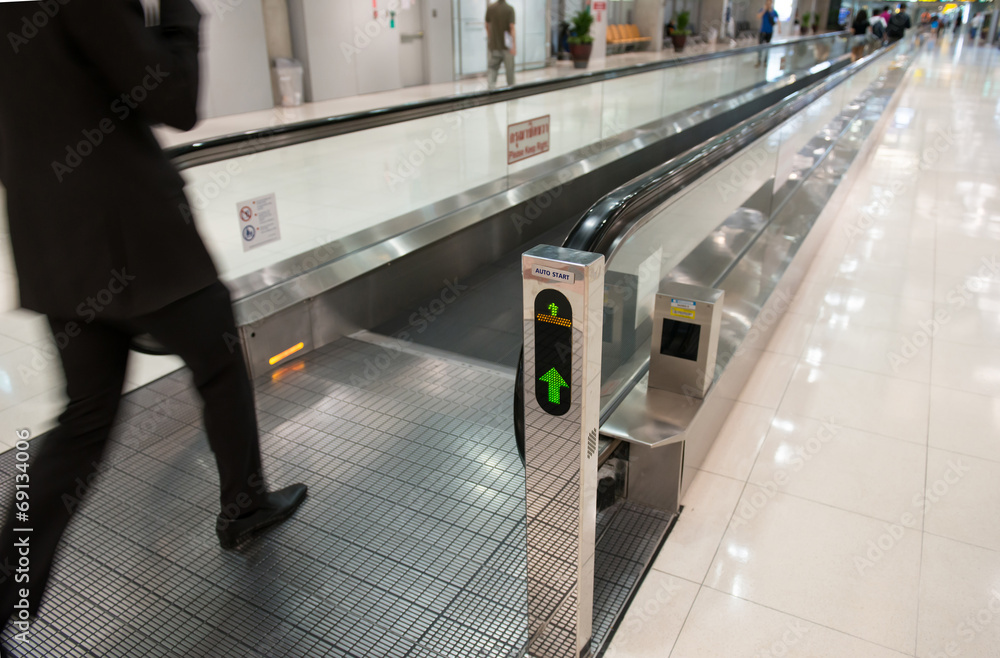  airport escalator