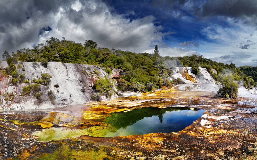 Orakei Korako地热河谷