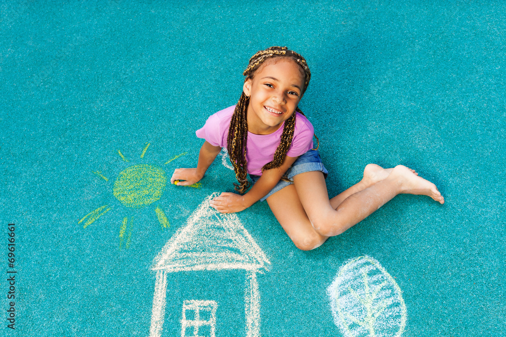 Nice black girl with chalk drawing