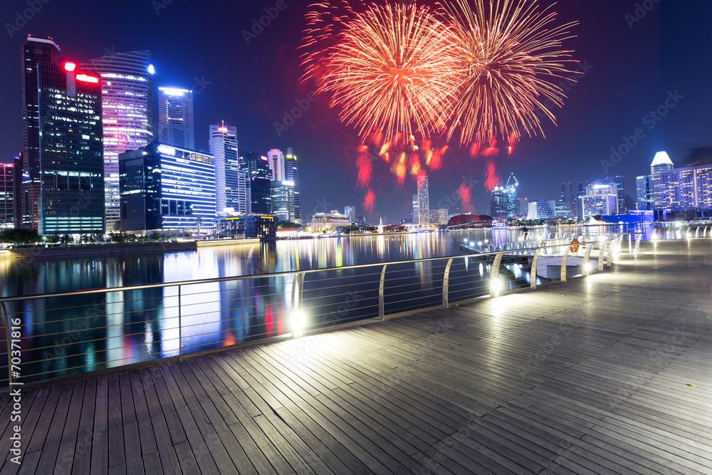 烟花与繁华城市夜景