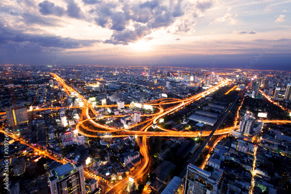 城市红绿灯步道鸟瞰图