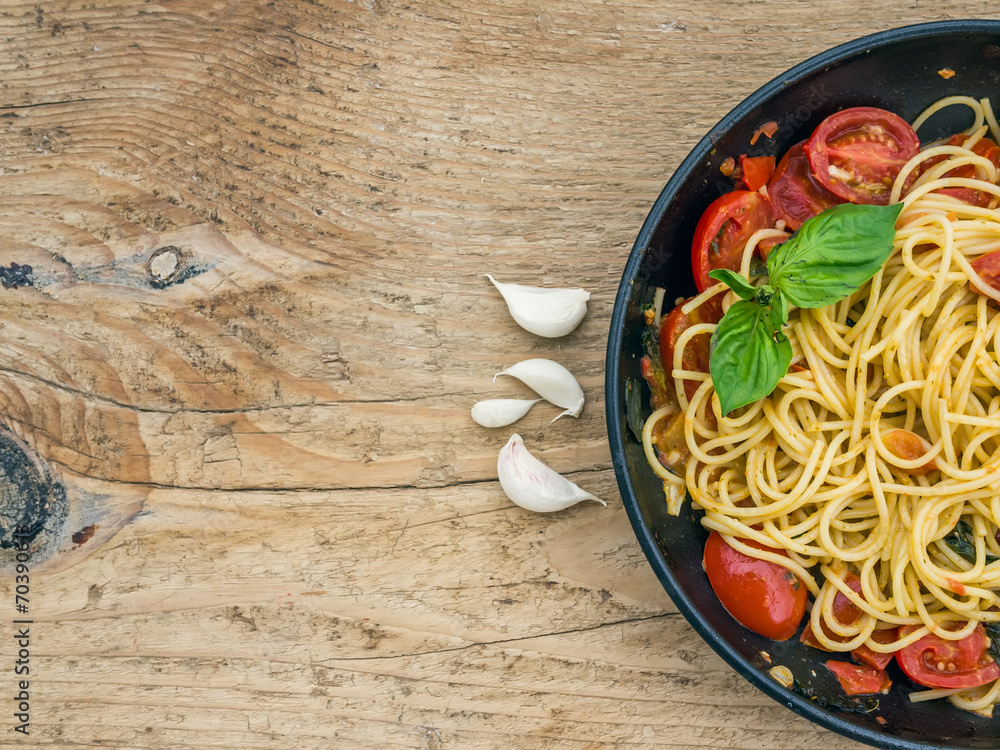 Pasta with tomatoes and basil