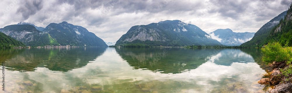 奥地利阿尔卑斯山脉哈尔斯塔特湖全景