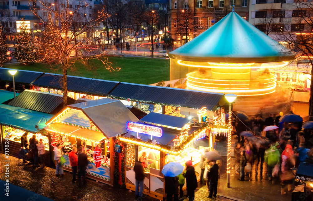 Weihnachtsmarkt, keine Gesichter erkennbar